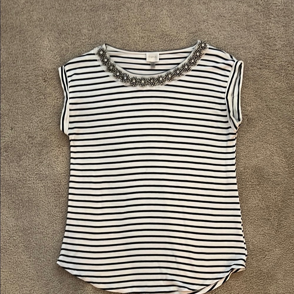 Cupio Embellished Short Sleeve Top- size Medium, EUC